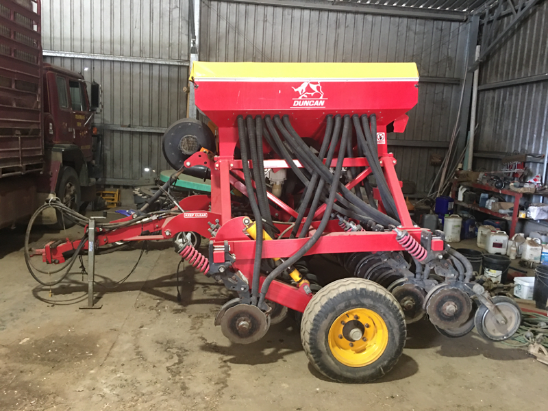 Lot 14 Duncan Enviro DD30 double disc air seeder AuctionsPlus