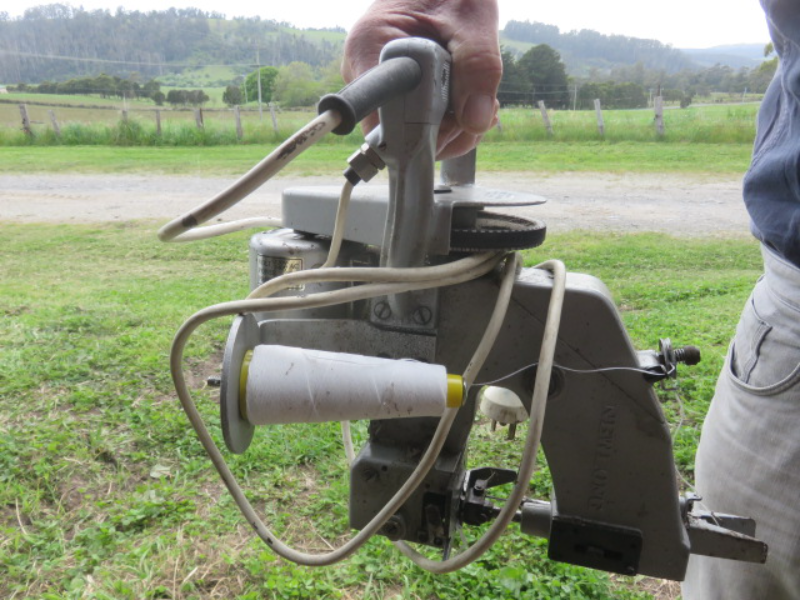 Lot 51 - Newlong Electric Bag Stitcher | AuctionsPlus