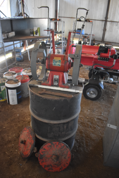 Lot 37 - Sunbeam SG/BB shearing grinder | AuctionsPlus