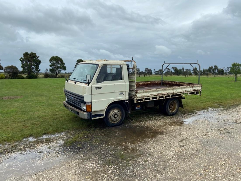 Lot 101 - 86 Ford Trader Tray | AuctionsPlus