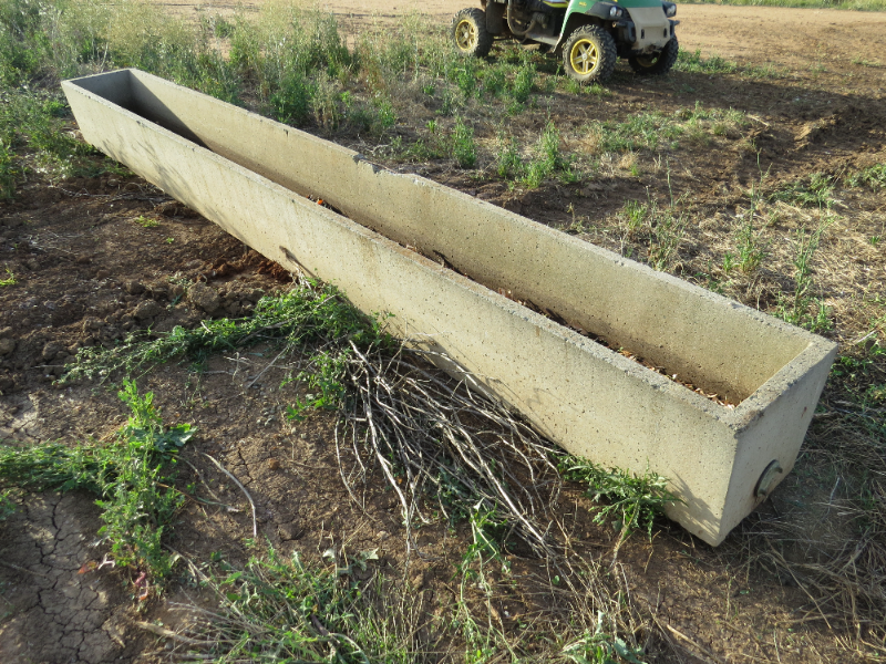 Lot 286 Humes 5000x500x400mm rectangular concrete water trough
