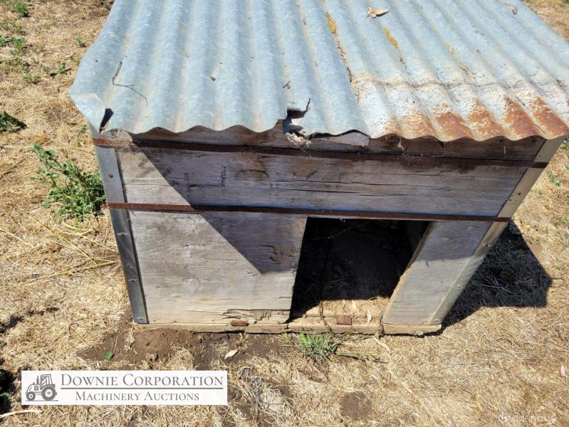 63 Large Dog Kennel with Hinged Roof AuctionsPlus