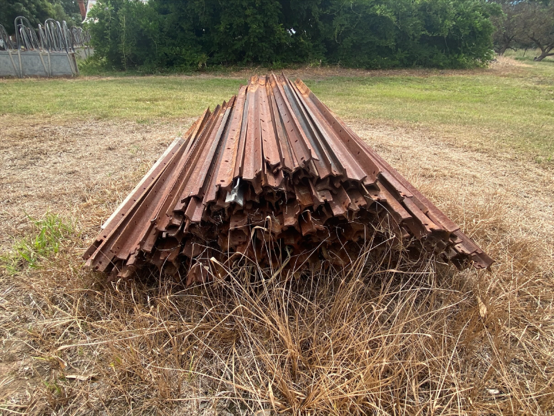 Lot 78 - Steel Fence Posts | AuctionsPlus