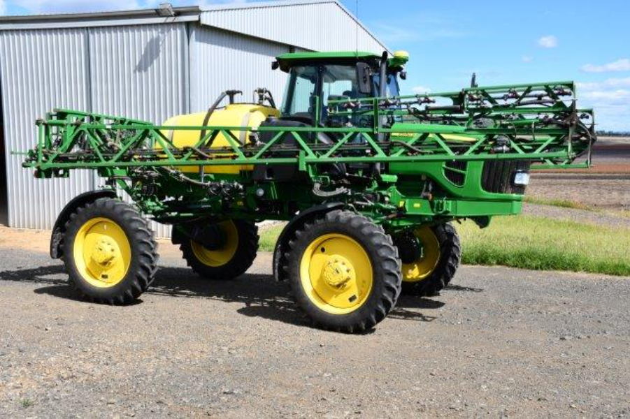 Lot 19 - 4630 High Clearance model John Deere spray rig | AuctionsPlus