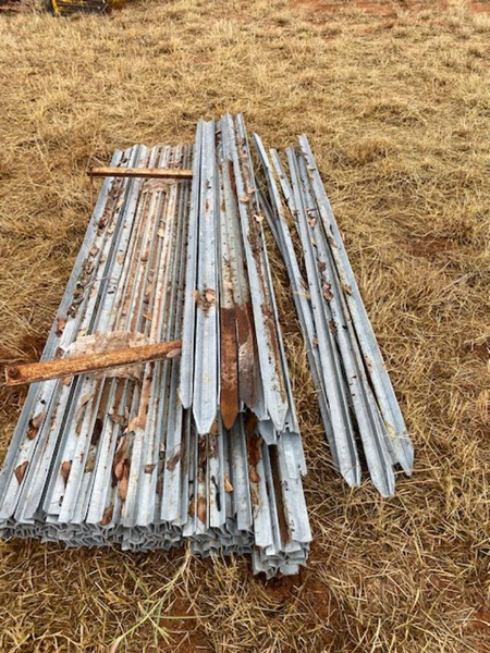 Lot 58 - 105 x exclusion steel posts multiple sizes | AuctionsPlus