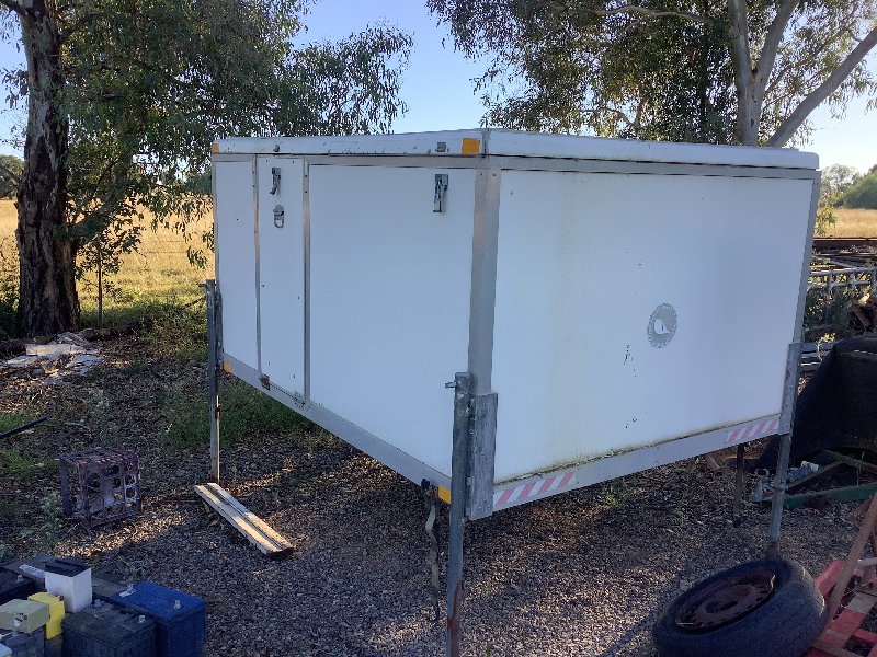 Lot 6 Tray back camper 2x2.57 AuctionsPlus