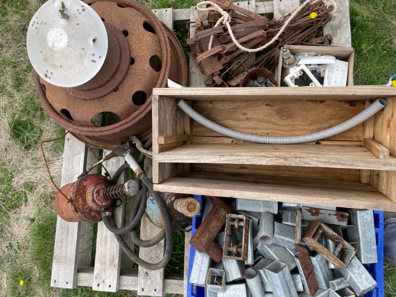 Gun Rabbit Trap Lot 78 - Rabbit traps, grese guns | AuctionsPlus