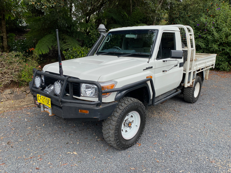 Lot 11 - Toyota LandCruiser 79 Workmate single cab trayback ute ...