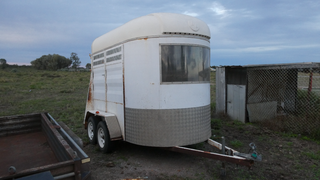 Lot 18 Kara Kar Bogey Axle Horse Float AuctionsPlus