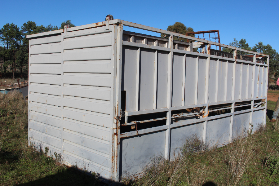 Lot 27 - 20ft 2x1 Stock Crate | AuctionsPlus