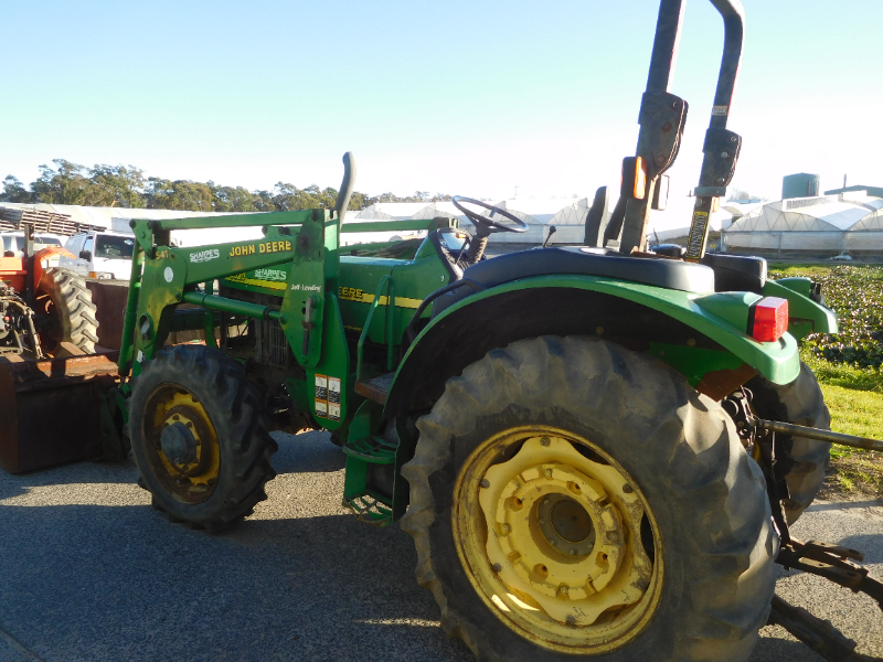 Lot 1 JOHN DEERE 5520 TRACTOR , 541 FRONT END SELF LEVELING LOADER. AuctionsPlus