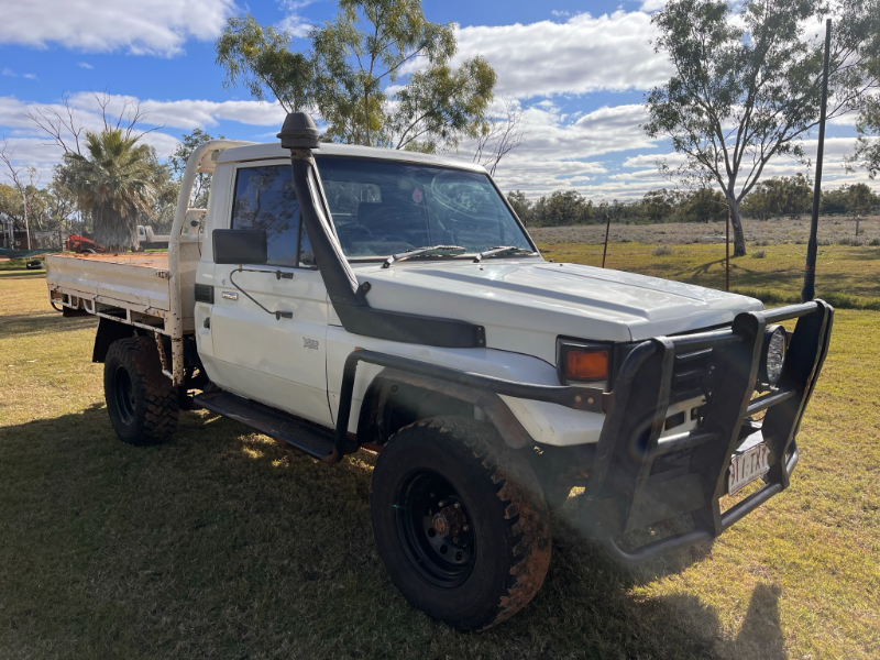 Lot 12 - Toyota Landcruiser HZJ79 Ute | AuctionsPlus