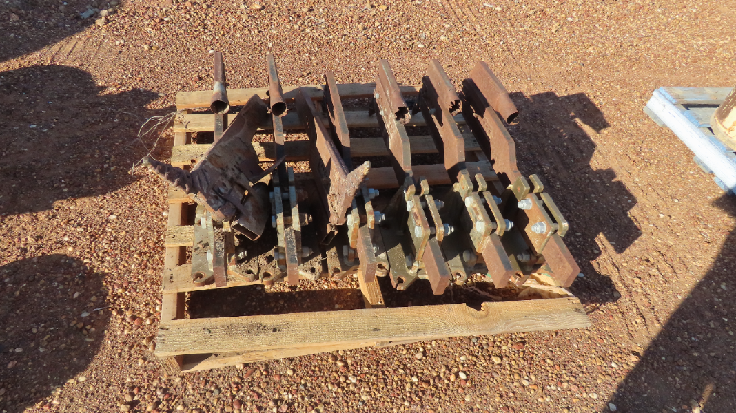 Lot 206 - Gessner ripper tynes | AuctionsPlus