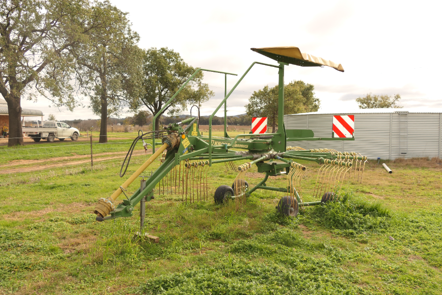 Lot 7 - Krone 46T hay rake | AuctionsPlus