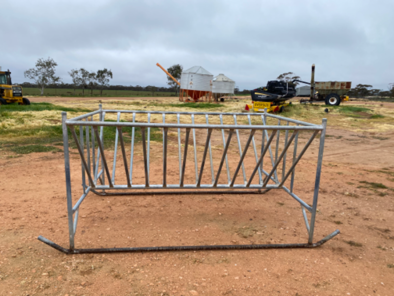 Lot 69 - SQUARE HAY FEEDER | AuctionsPlus