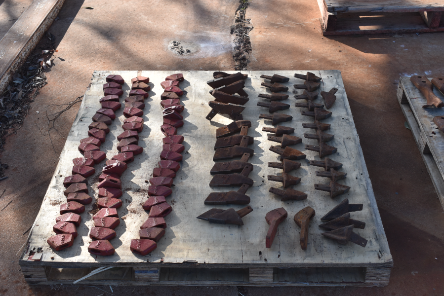 Lot 77 - Keech points and adaptors | AuctionsPlus