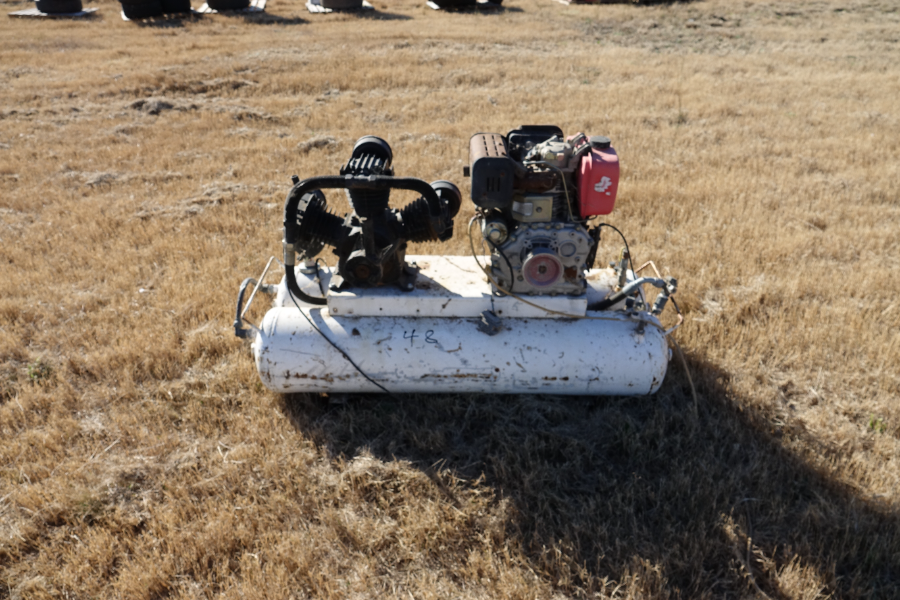 Lot 48 - Compac air compressor | AuctionsPlus
