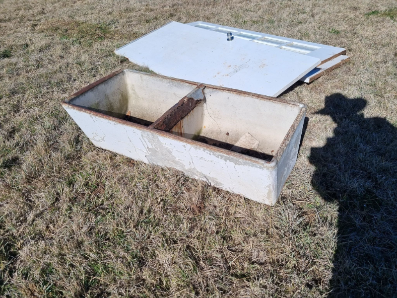 Lot 96 CEMENT LAUNDRY TUB AuctionsPlus
