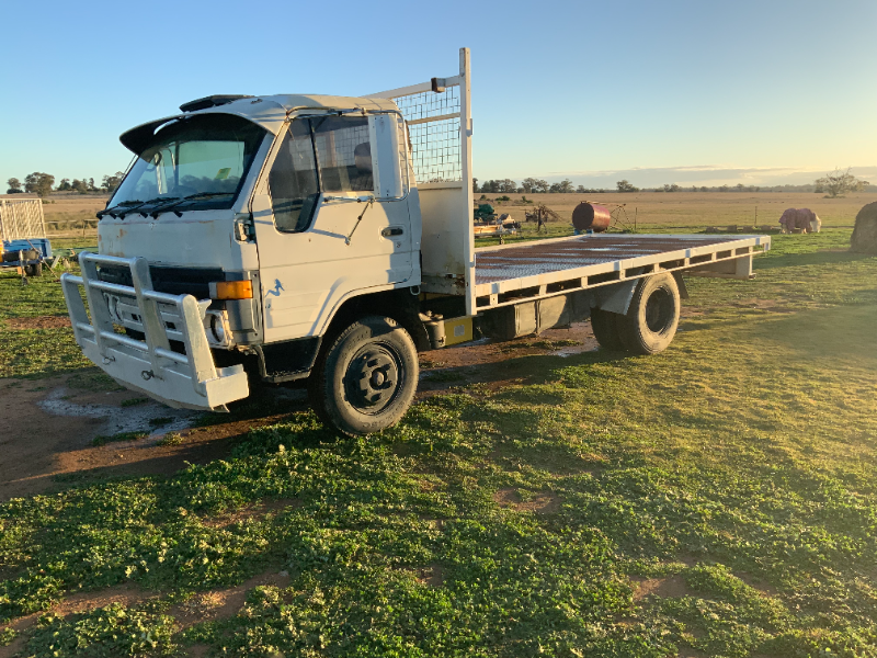 Lot 147 - 1990 Toyta Dyna | AuctionsPlus