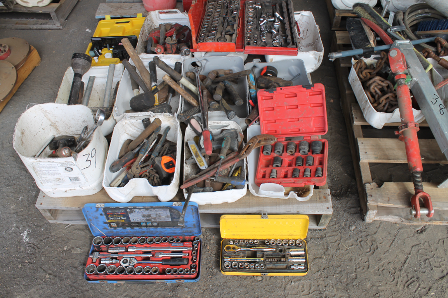 Lot 39 3/4 Rattle gun, socket sets, assorted tools AuctionsPlus