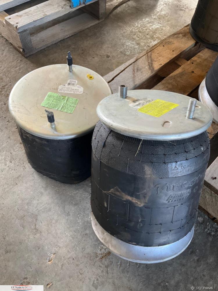 Lot 90 2x assorted air bags AuctionsPlus