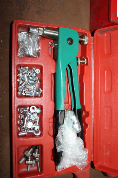 Lot 79 - THREAD RIVETER | AuctionsPlus