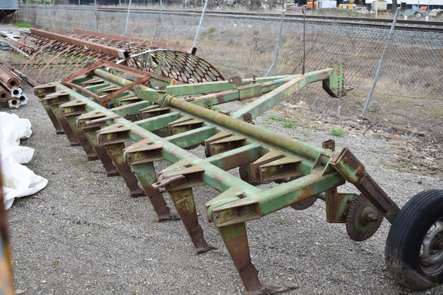 Lot 32 - Ripper 8 tooth | AuctionsPlus