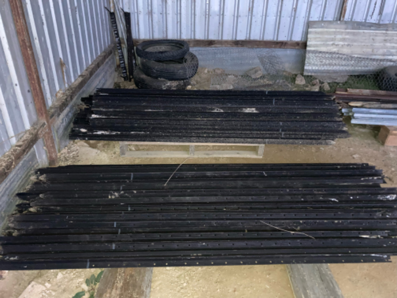 Lot 127 - 100 X NEW STEEL POSTS | AuctionsPlus