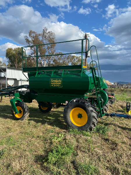 Lot 5 - Simplicity 4500l Seed Cart | AuctionsPlus