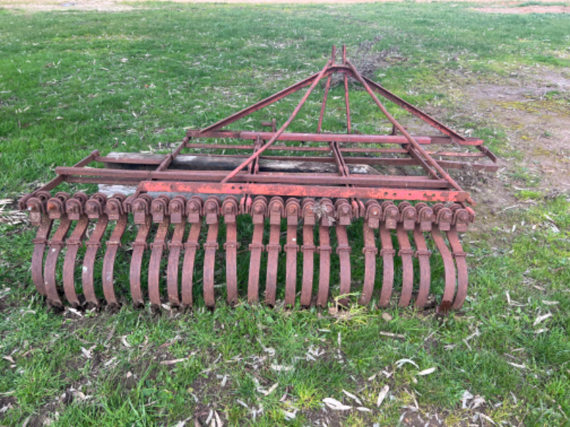 Lot 132 - 3 Point linkage stick rake | AuctionsPlus