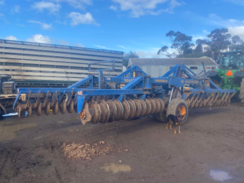 Lot 278 - Grizzly Fieldmaster 48 plate offset discs | AuctionsPlus