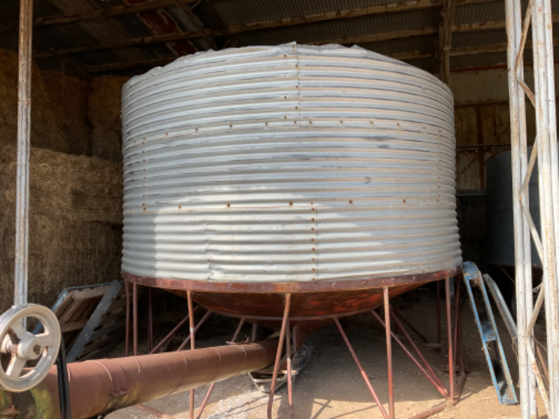 Lot 33 Mobile feed bin AuctionsPlus