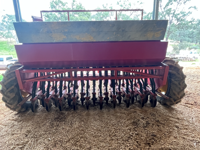 LOT 10 - DUNCAN 734 MULTI DISC SEEDER | AuctionsPlus