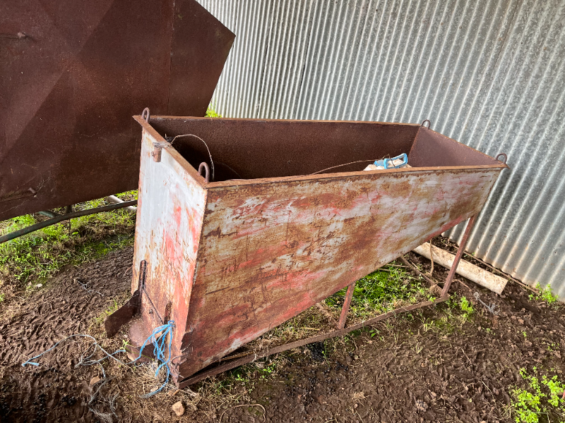 LOT 90 SHEEP FEED OUT BIN AuctionsPlus