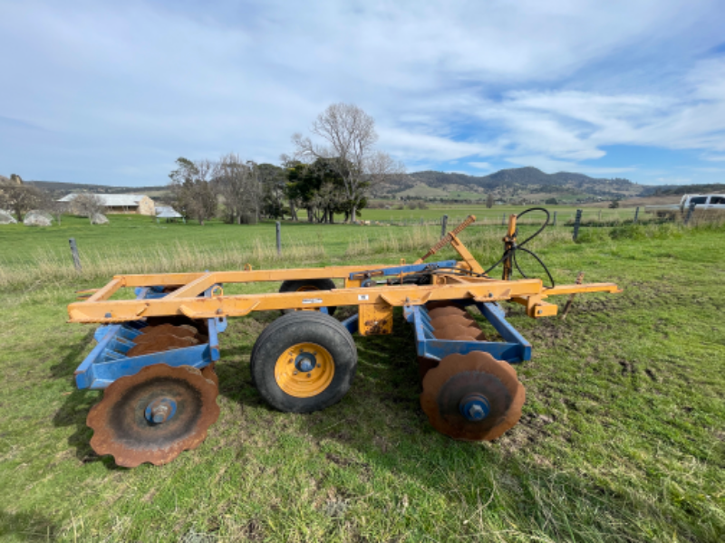 Lot 97 Delmade wheeled offset Discs 28 plate AuctionsPlus