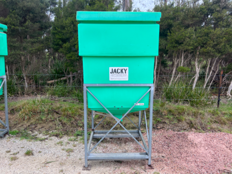 Lot 54 Jackie bin AuctionsPlus