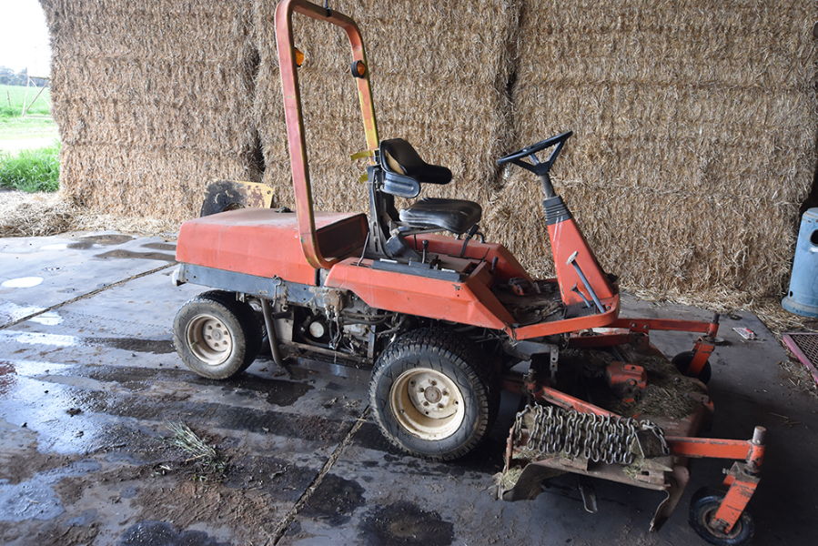 Lot 76 - Kubota R22100 Zero Turn 6ft Mower | AuctionsPlus