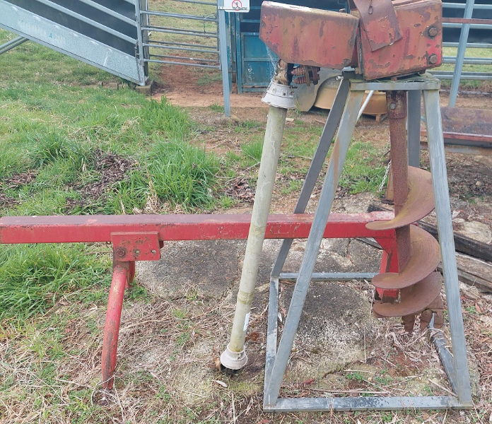 Lot 20 Superior 3 Point Linkage Post Hole Digger & Frame & 12 Inch Auger AuctionsPlus