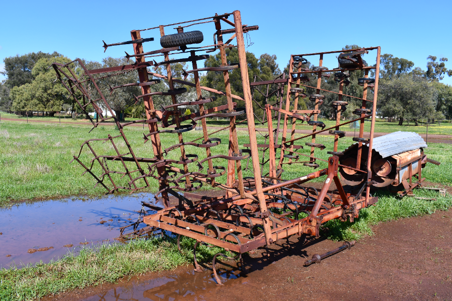 Lot 21 - 3pl folding wing cultivator | AuctionsPlus
