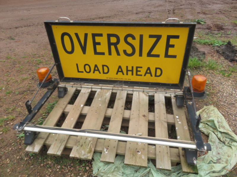 Lot 14 Wide Load Sign 12V Vehicle Attachment AuctionsPlus