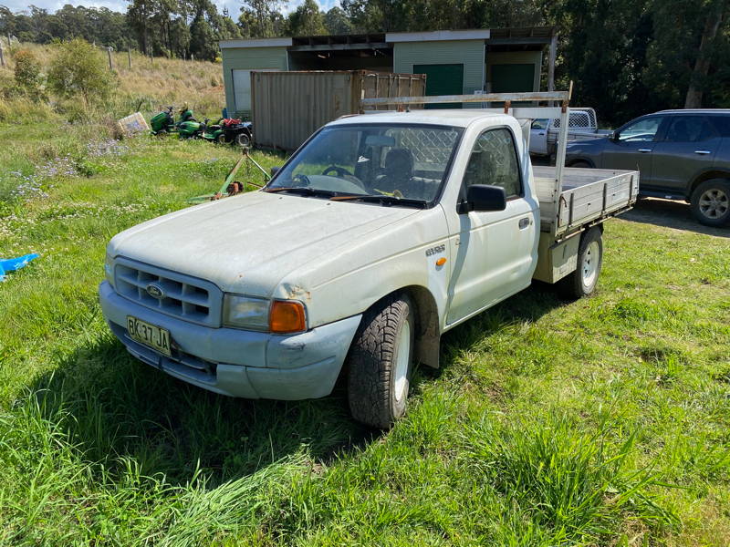 Lot 19 - 2001 Ford Courier single cab tray back ute | AuctionsPlus