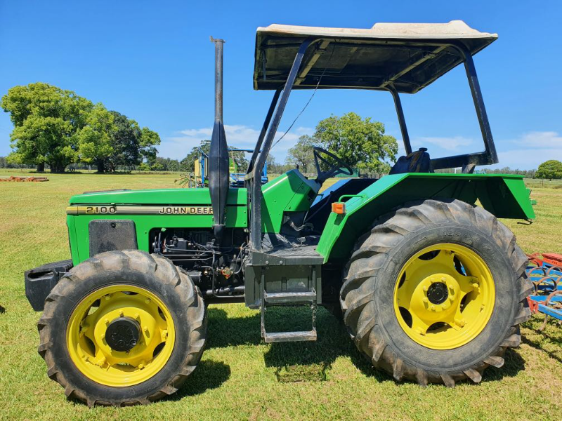 Lot 14 John Deere 2100 Tractor Auctionsplus 8988