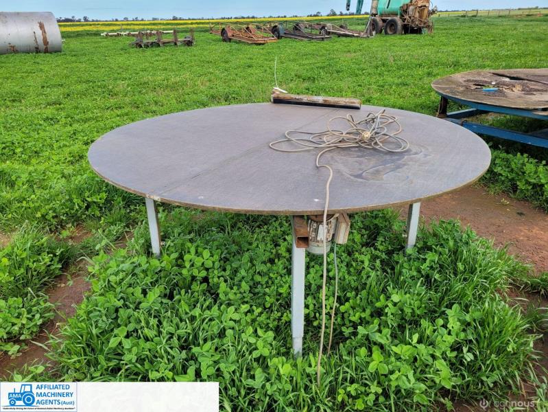 Lot 54 - Rotating Round Box Table 2m | AuctionsPlus