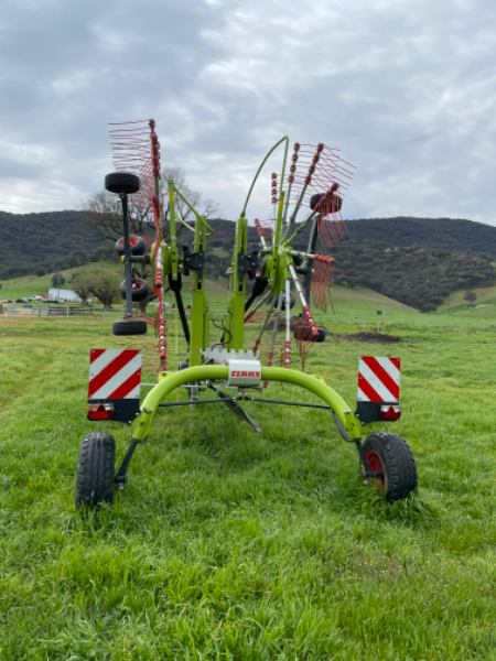 Lot 93 - CLASS HAY RAKE | AuctionsPlus