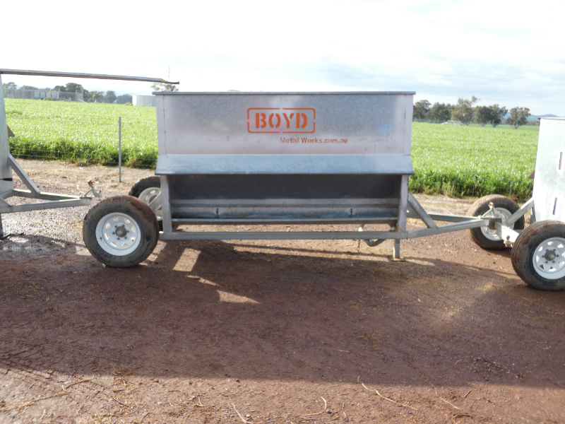 Lot 146 2x Boyd Tail Ball Sheep Feeder AuctionsPlus