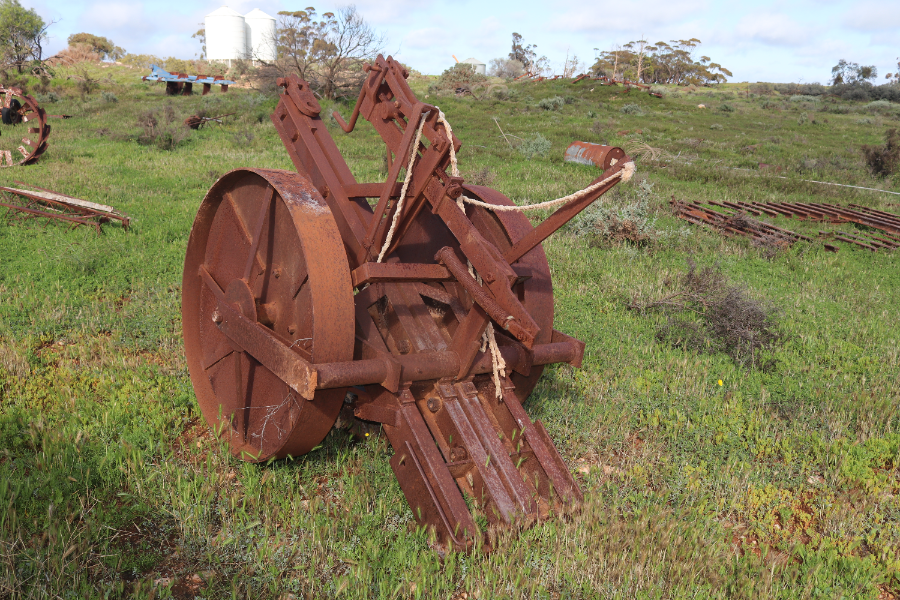 Lot 140 - Vintage single tyne heavy duty ripper. | AuctionsPlus