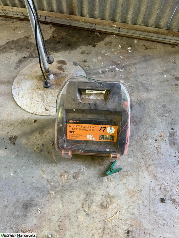 Lot 77 Solar Powered Electric Fence Unit AuctionsPlus