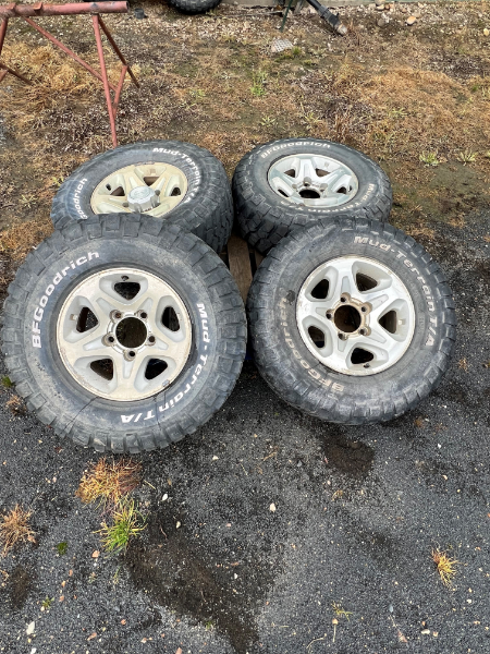 Lot 40 - GXL rims & mud terain tyres to suit '79 landcruiser x 4 tyres ...