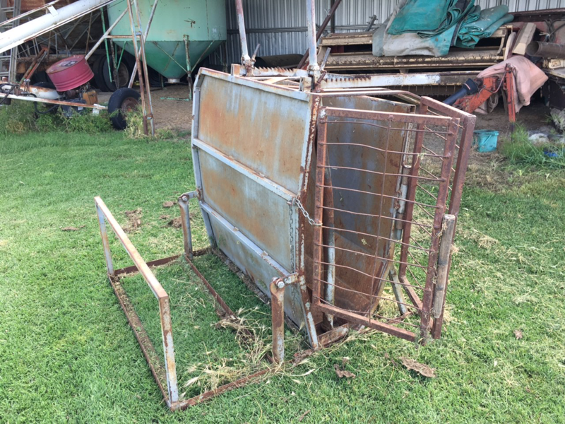 Lot 7 - Calf cradle | AuctionsPlus