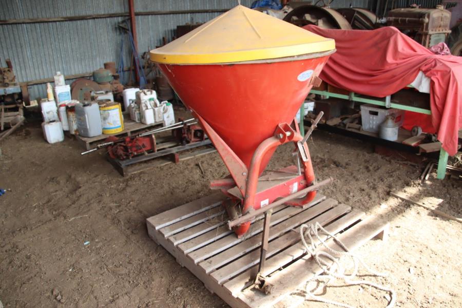 Lot 58 Silvan 500 Fertiliser Spreader AuctionsPlus